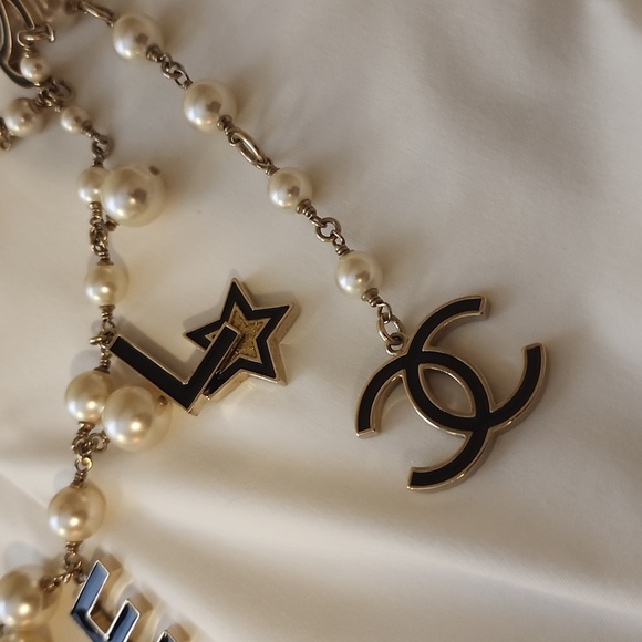 Chanel Coco Charm Pearl Belt Necklace - Picture 11 of 15